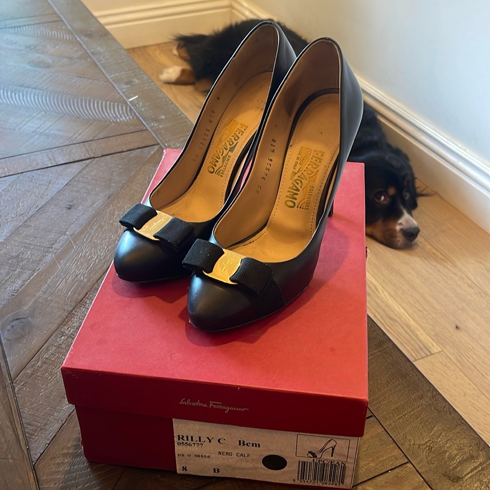 Salvatore Ferragamo Rilly C Pump, Black, Size 8